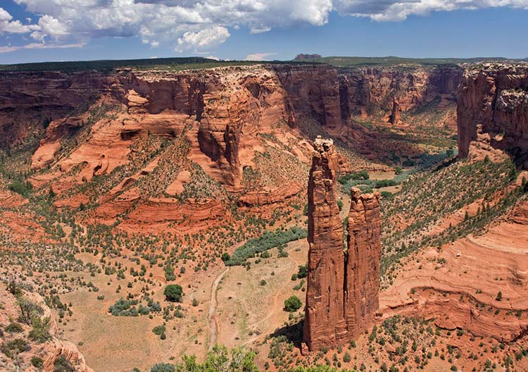 Canyon de chelly outlet hiking tours